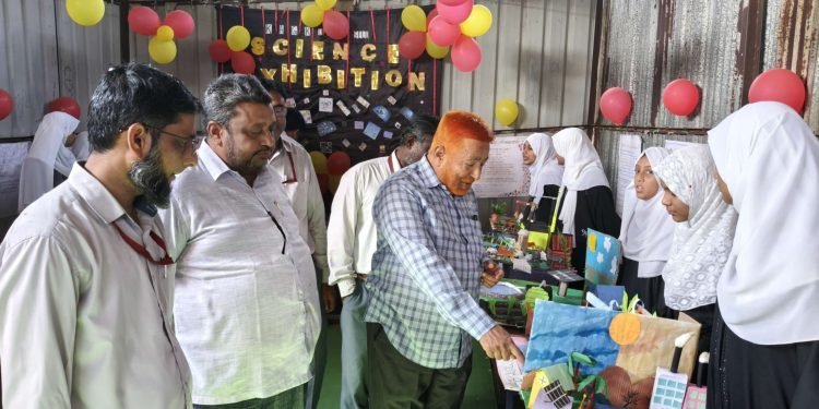 विज्ञान प्रदर्शनात विद्यार्थ्यांचा उत्स्फूर्त सहभाग