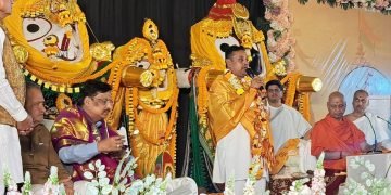 संघर्षाने समृद्ध जीवनगाथाच मोठी