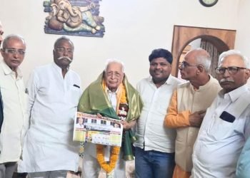 @94-प्राचार्य द.रा. कुलकर्णी यांचा सत्कार