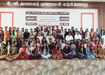 नूतन कन्या शाळेतील बारावीच्या विद्यार्थिनींना निरोप