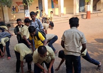 संत गाडगेबाबा जयंतीनिमित्त परिसर स्वच्छता