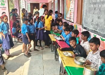 वालूरच्या जिप मराठी शाळेत 'आनंदनगरी'