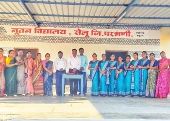 नूतन विद्यालयात महिला शिक्षकांचा सन्मान