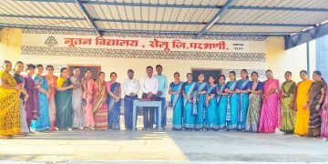 नूतन विद्यालयात महिला शिक्षकांचा सन्मान