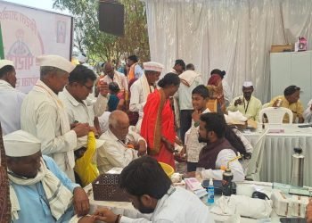 आयुर्वेदिक चिकित्सा शिबिरास भाविकांचा प्रतिसाद
