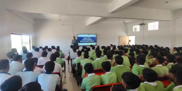 ज्ञानसाधना फाउंडेशनतर्फे करिअर मार्गदर्शन