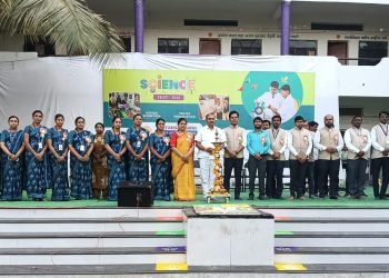 ज्ञानसाधना प्रतिष्ठानमध्ये विज्ञान प्रदर्शनाला प्रतिसाद