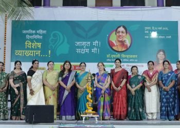 महिलांनी एकमेकींचा आधार बनावे