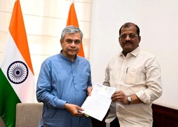 मराठवाड्याच्या रेल्वे विकासासाठी दिल्लीत साकडे