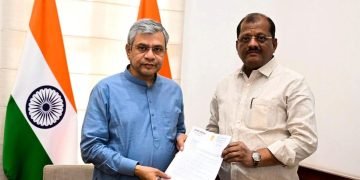मराठवाड्याच्या रेल्वे विकासासाठी दिल्लीत साकडे