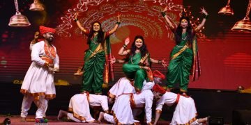 अधिकारी, कर्मचाऱ्यांच्या कलाविष्काराने जिंकली मने