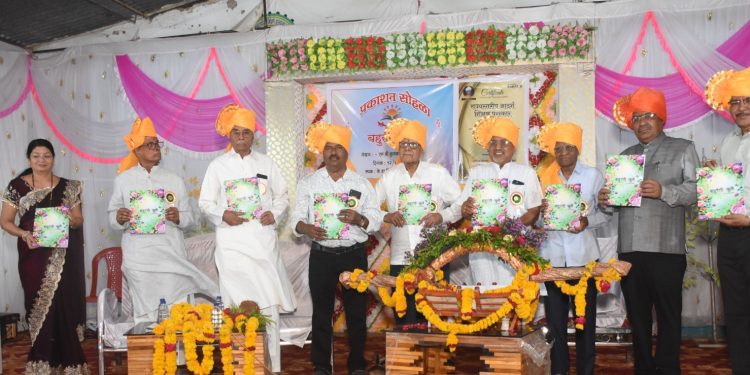 “बहुरंगी फुले” कथासंग्रहाचे प्रकाशन