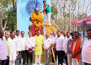 महामानव डॉ. बाबासाहेब आंबेडकर यांना अभिवादन