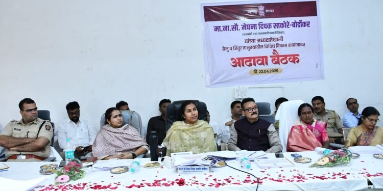 विकासकामांना गती द्या : पालकमंत्री बोर्डीकर