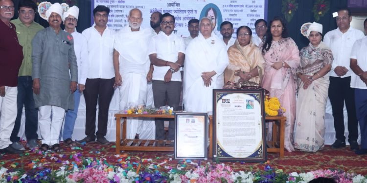 मीनाताई बोर्डाकर यांचा मातृगौरव पुरस्काराने सन्मान