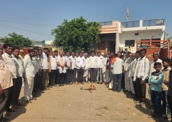 देऊळगाव गात येथे रस्ता कामाचे भूमिपूजन