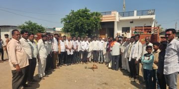 देऊळगाव गात येथे रस्ता कामाचे भूमिपूजन