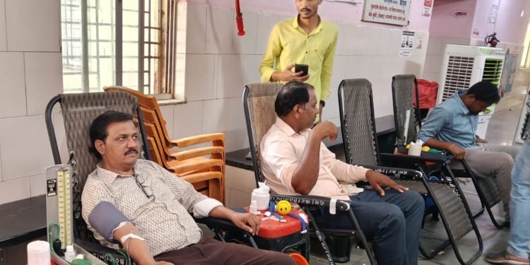 सेलू येथे ५१ जणांचे रक्तदान