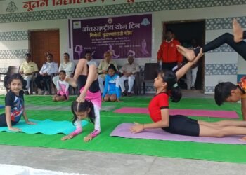 नूतन विद्यालयात योगासन प्रात्यक्षिके