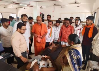 आ.डॉ.पाटील यांनी जखमींच्या कुटुंबियांना दिला धीर