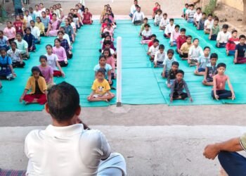 वालूरच्या जिप कन्या शाळेत योग दिन उत्साहात