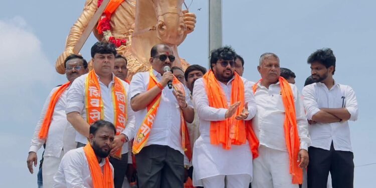 छत्रपती शिवरायांच्या अश्वारूढ पुतळ्याचे लोकार्पण