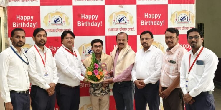 नाईपर जेईई परीक्षेत विवेक कदम याचे यश