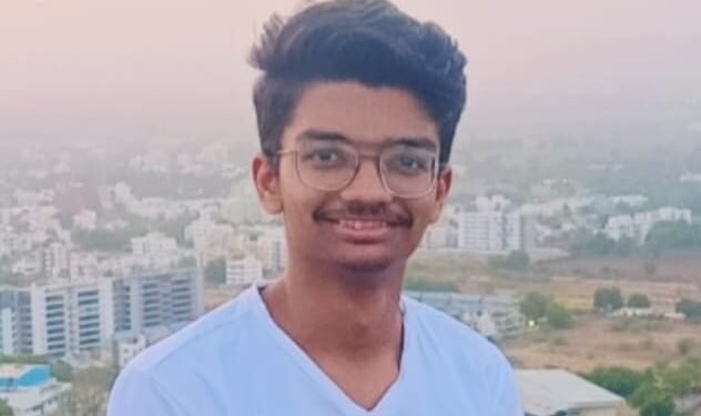 सीए परीक्षेत ओम टिळे याचे यश