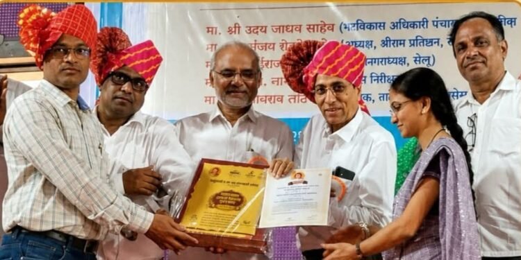 राजेंद्र सोनवणे यांना ‘मराठवाडा ‘आदर्श शिक्षक पुरस्कार’