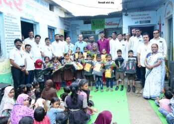 जिजामाता शाळेत शैक्षणिक साहित्य वाटप; केंद्रप्रमुखांचा सत्कार