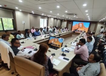 रेल्वे प्रशासनाने योग्य समन्वयातून मार्ग काढावा : जिल्हाधिकारी संजयसिंह चव्हाण