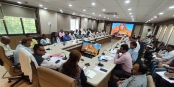 रेल्वे प्रशासनाने योग्य समन्वयातून मार्ग काढावा : जिल्हाधिकारी संजयसिंह चव्हाण
