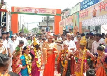 बाळगोपाळांच्या दिंड्यांनी वेधले लक्ष