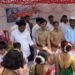 बालवारकर्‍यांना आडळकर मित्रमंडळातर्फे फराळ