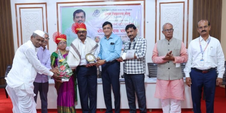 मुख्याध्यापक संतोष पाटील यांचे कार्य गौरवास्पद : प्राचार्य डॉ.शरद कुलकर्णी