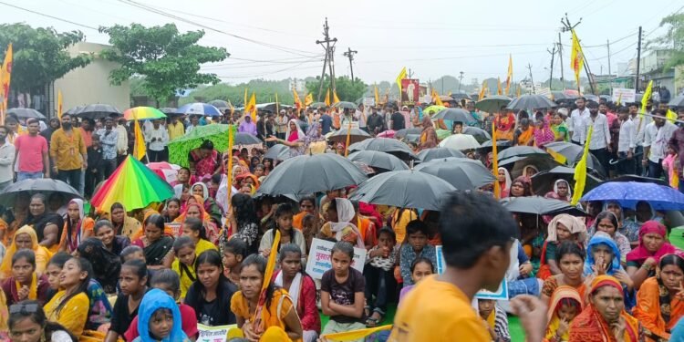 आरक्षण उपवर्गीकरणाच्या समर्थनार्थ भरपावसात मोर्चा