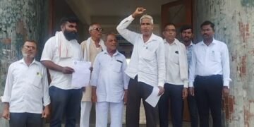 दिल्लीतील लाठीचार्जच्या निषेधार्थ आंदोलन