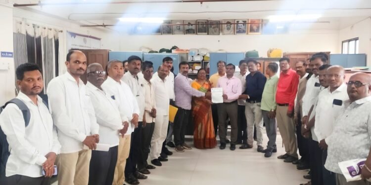मराठवाडा शिक्षक संघाचे धरणे आंदोलन