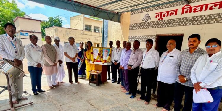 नूतन विद्यालयात लेखन प्रेरणा दिनानिमित्त विविध कार्यक्रम