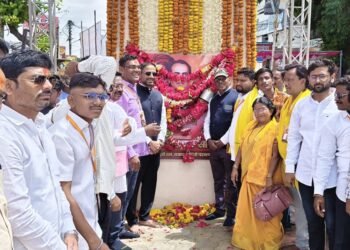 महानगरपालिकेत लोकशाहीर अण्णाभाऊ साठे यांची जयंती उत्साहात साजरी