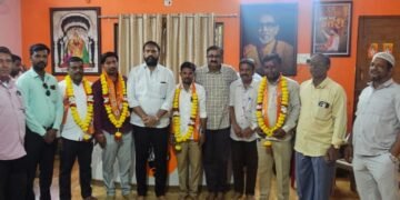 महावितरणचे कर्मचारी वीज कर्मचारी अधिकारी सेनेत प्रवेश
