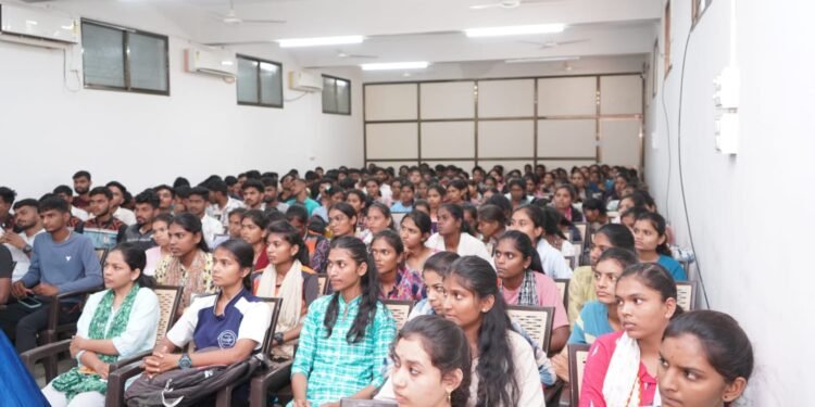 पोलीस पाटील करिअर शिबिरास उत्स्फूर्त प्रतिसाद