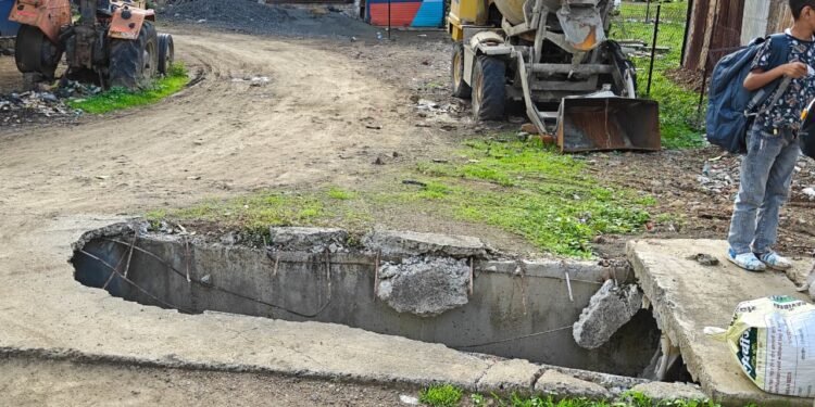 हायवेवरील नालीचा रपटा कोसळला; अपघाताचा धोका वाढला