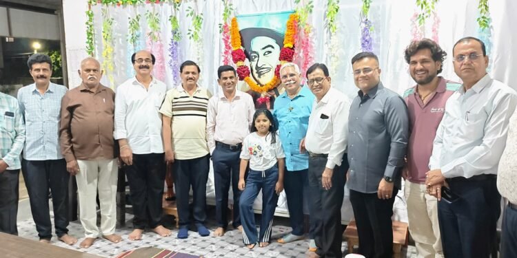 सेलूत ‘स्वरयात्री कलाकार ग्रुप’कडून किशोर कुमार यांना स्वरसुमनांजली