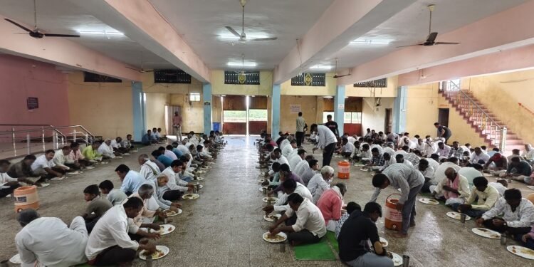 श्री अमरनाथ भक्तमंडळाच्या महाप्रसादाला हजारो भाविक