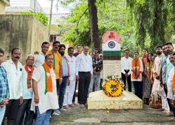 क्रांती दिनानिमित्त स्वातंत्र्यसेनानींच्या कुटुंबीयांचा सन्मान