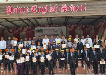 रोडगे प्रिन्स इंग्लिश स्कूलमध्ये गुणवंतांचा सत्कार