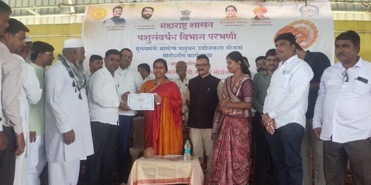 पशुधन व्यवसायातून शेतकऱ्यांनी उद्योजक बनावे :  पालकमंत्री मेघना बोर्डीकर