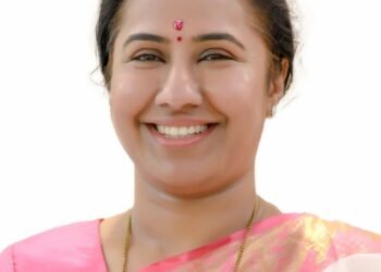 पालकमंत्री मेघना साकोरे-बोर्डीकर यांच्या हस्ते ध्वजारोहण