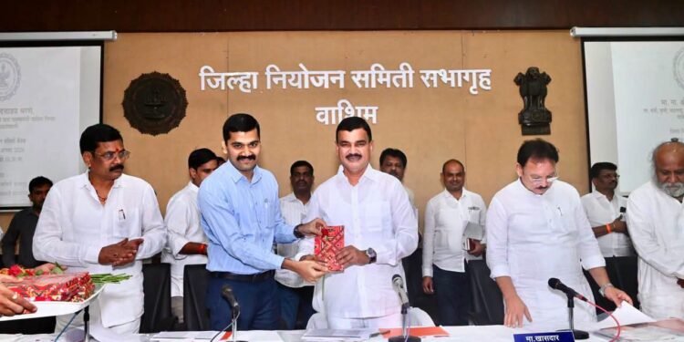 नियोजित विकासकामे वेळेत पूर्ण करा : पालकमंत्री दत्तात्रय भरणे
